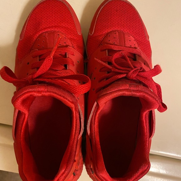 Nike Boys Red Huarache - Picture 3 of 5